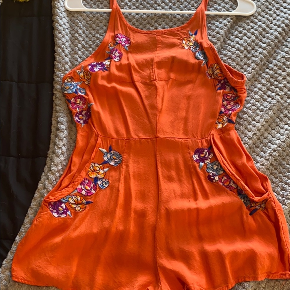 🍊 Orange flower romper!